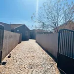 Rent 2 bedroom house of 318 m² in Soweto