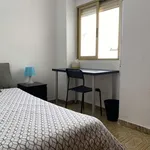 Rent a room of 120 m² in valencia