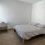 Rent a room of 80 m² in valencia