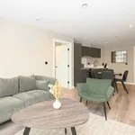 Rent 2 bedroom flat of 603 m² in Leeds