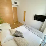 Rent a room of 100 m² in Sevilla