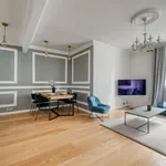 Rent 1 bedroom apartment of 689 m² in Paris