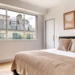 Rent 1 bedroom apartment of 52 m² in paris