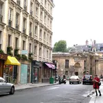 Rent 1 bedroom apartment in Paris