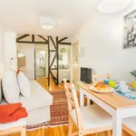 Rent 1 bedroom apartment of 484 m² in Lisbon