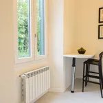 Rent 1 bedroom apartment of 65 m² in Florence