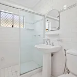 Rent 3 bedroom house in Guildford