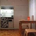 Alquilo 1 dormitorio casa de 25 m² en Madrid']