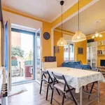 Rent 3 bedroom apartment in genoa