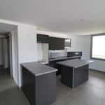 Rent 4 bedroom apartment of 105 m² in EN PROVENCE