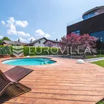 Rent 3 bedroom house of 273 m² in Ivanić-Grad