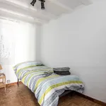 Rent 5 bedroom apartment in Barcelona