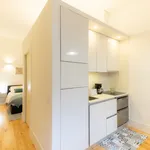 Rent 1 bedroom apartment of 60 m² in Porto