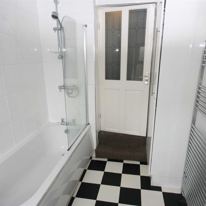 To Let1 Bed Flat - Conversion Latchford