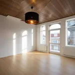 Maison de 850 m² avec 5 chambre(s) en location à Waterloo