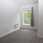 Rent 4 bedroom flat in South East England