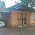 Rent 2 bedroom house in Roodepoort