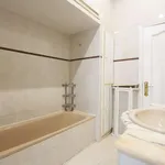 Rent a room of 120 m² in madrid