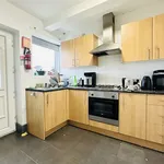 Rent 3 bedroom flat in East Midlands