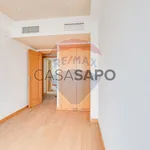 Rent 4 bedroom house of 369 m² in Almada