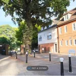 Rent 3 bedroom flat in Elmbridge