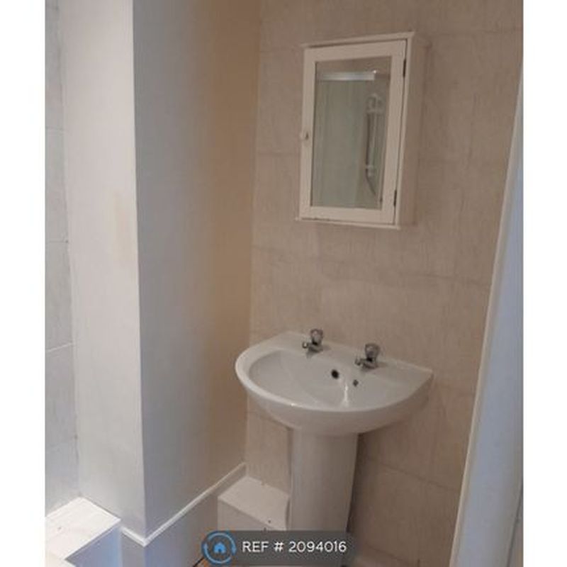Room to rent in Beacon Hill Road, Halifax HX3
