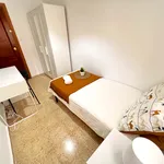 Rent a room of 125 m² in Valencia