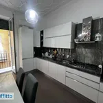 Affitto 4 camera appartamento di 100 m² in Naples