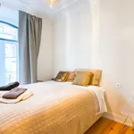 Rent 4 bedroom apartment of 70 m² in lisbon