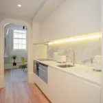 Rent 1 bedroom apartment of 452 m² in Porto