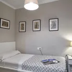 Rent 4 bedroom apartment of 65 m² in Barcelona