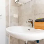 Rent 3 bedroom apartment in Milan