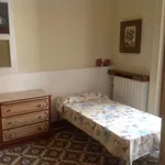 Rent a room in Valencia']