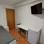 Rent a room of 80 m² in Zaragoza