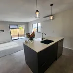 Rent 4 bedroom house in Stratford