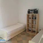 Affitto 6 camera appartamento di 114 m² in Genoa