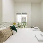 Rent 1 bedroom apartment of 592 m² in Málaga