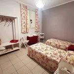 Rent 5 bedroom apartment of 60 m² in Noto