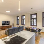 Rent 4 bedroom apartment of 115 m² in Capital City of Prague