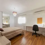 Rent a room of 90 m² in valencia