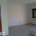 Affitto 6 camera appartamento di 150 m² in Crotone