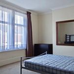 Rent 4 bedroom flat in South East England