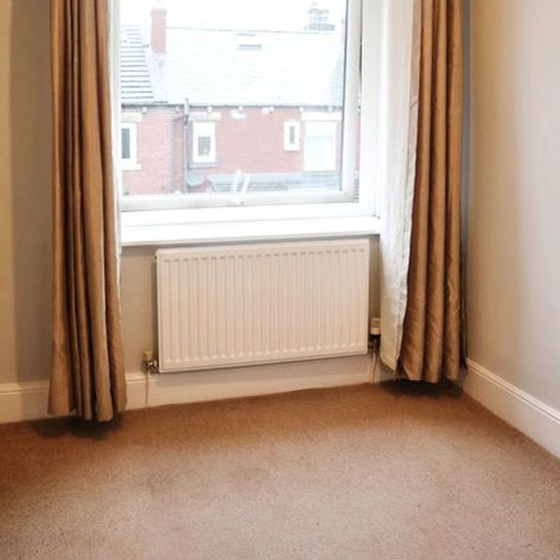 Terraced house to rent in Victoria Street, Lindley, Huddersfield HD3
