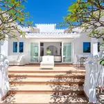 Rent 3 bedroom house of 180 m² in Marbella