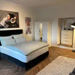 Rent a room of 100 m² in frankfurt