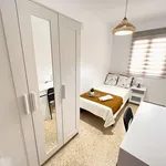 Rent a room of 125 m² in valencia