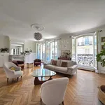 Rent 8 bedroom apartment of 208 m² in Paris