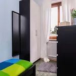 Rent a room of 144 m² in Milan