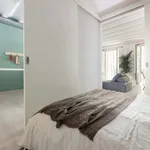 Rent 2 bedroom apartment of 65 m² in Barcelona