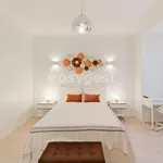 Rent 5 bedroom apartment of 200 m² in Lisboa